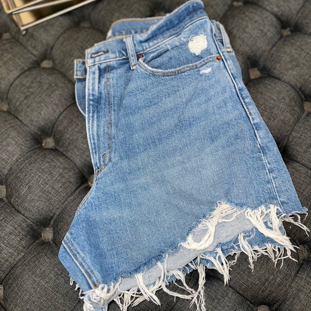 Abercrombie curve love 4” high rise mom short